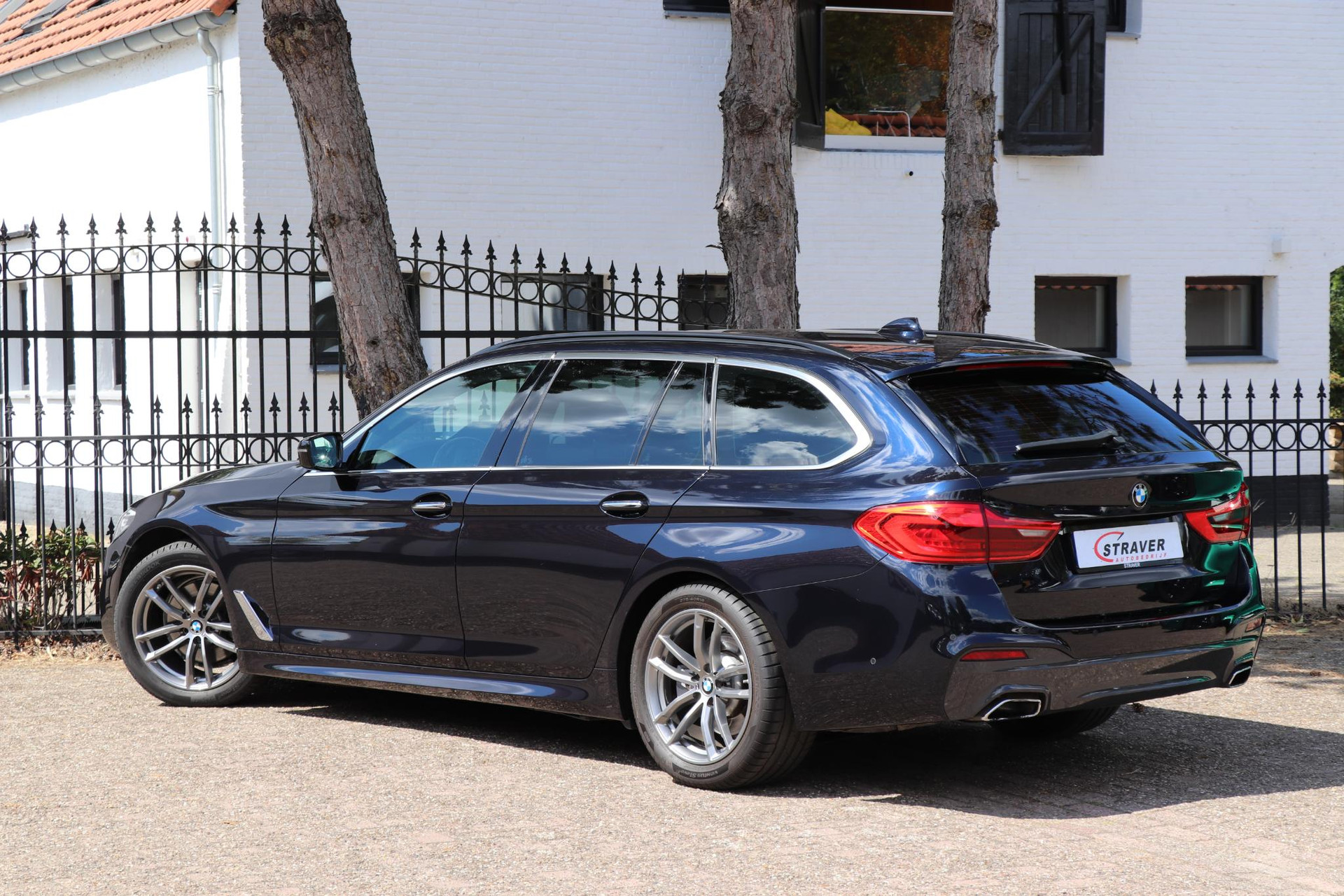 43906692-2.jpg