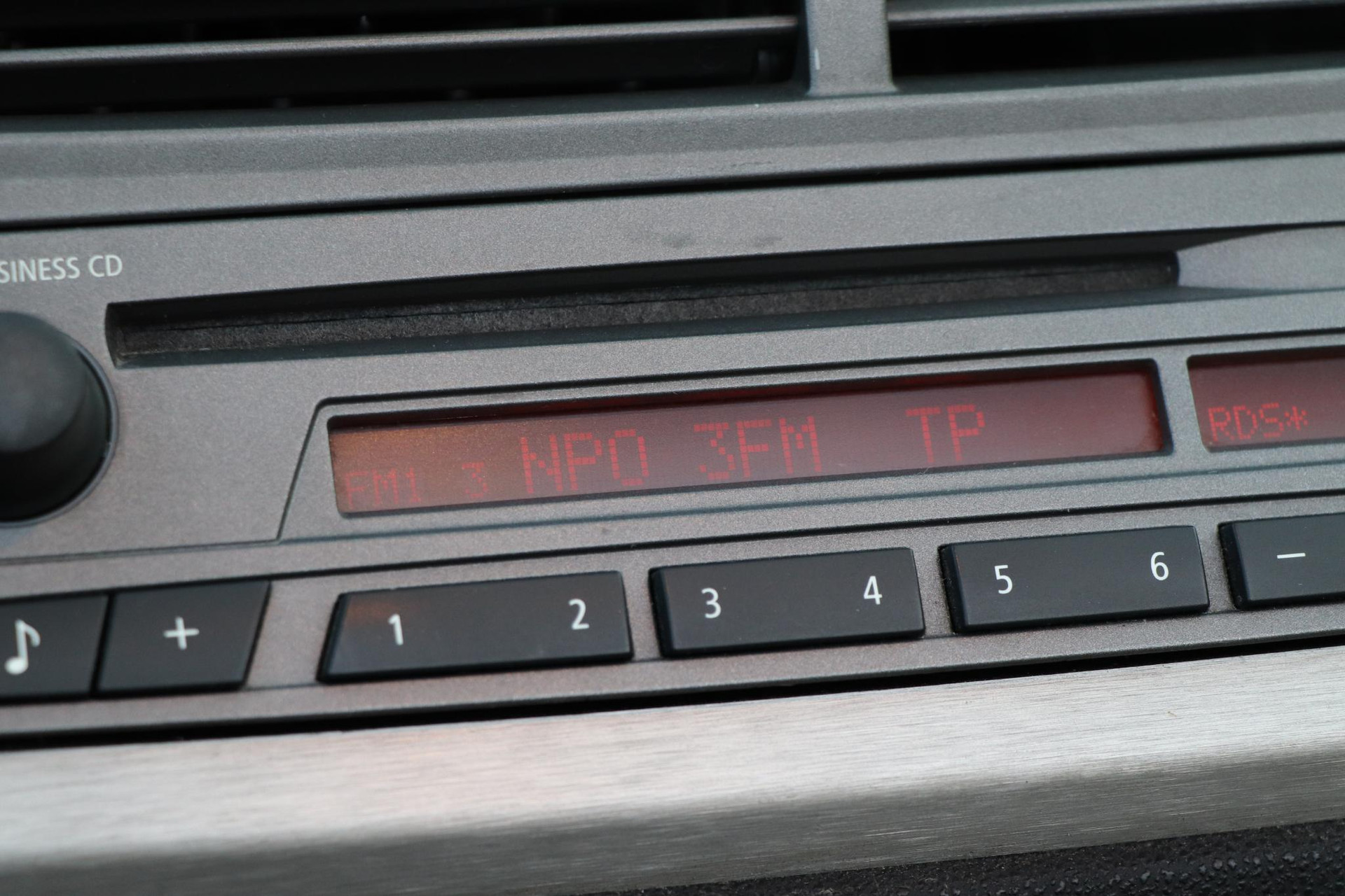 44917948-44.jpg