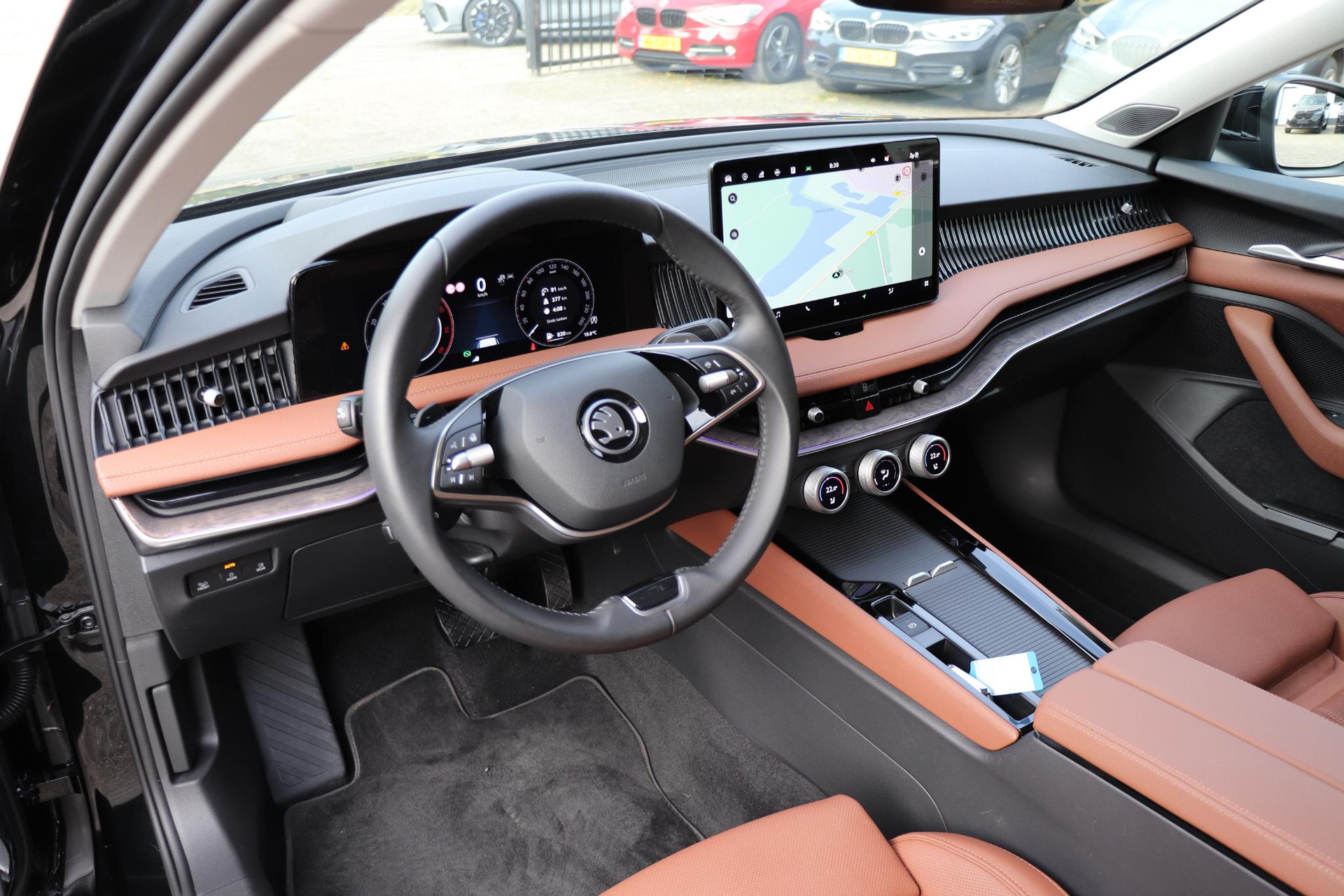 47164245-10.jpg
